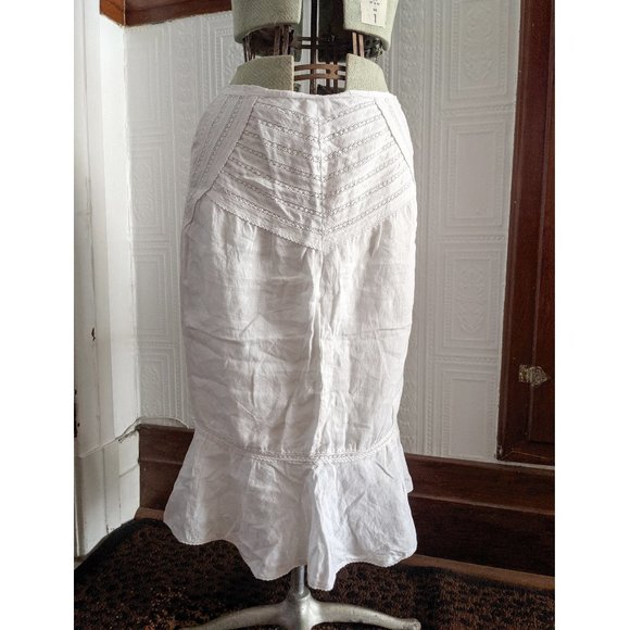 Romantic white linen pencil fishtail skirt with lace details - Picture 6 of 15